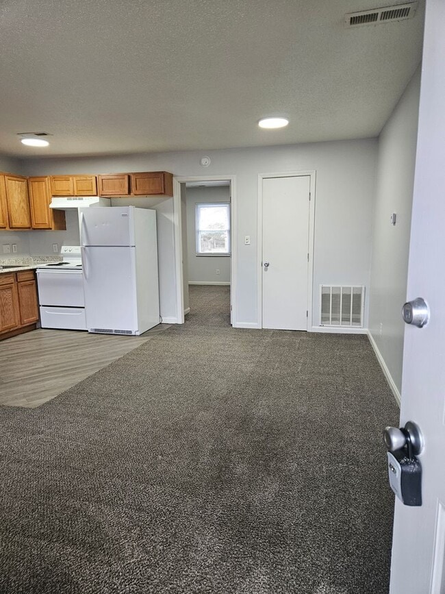 Building Photo - Green Valley Apartments