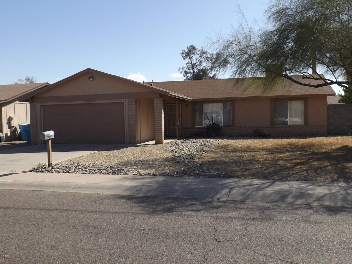 Primary Photo - 3739 E Dahlia Dr