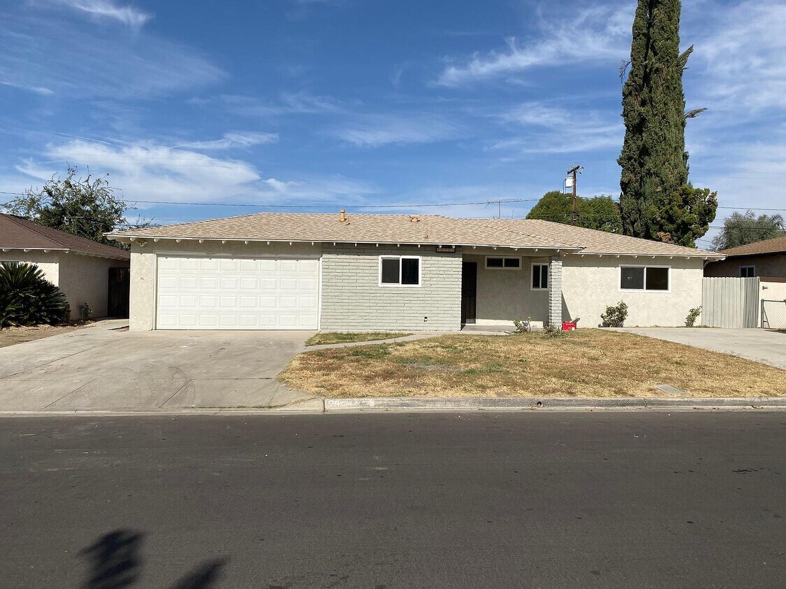 Primary Photo - 40904 Camellia Dr