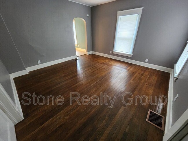 Building Photo - 827 S 24th St