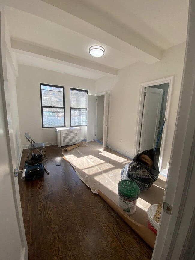 Building Photo - 25 W 68th St