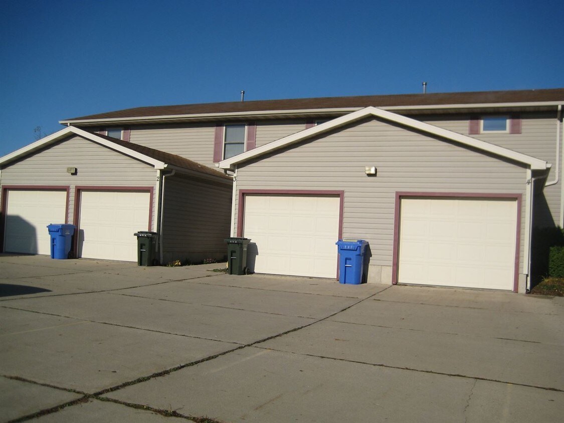 Primary Photo - 2950 King James Way