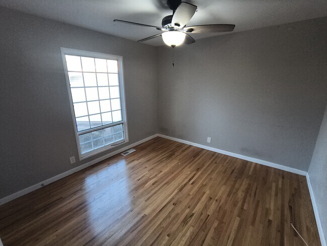 Building Photo - 5 Pastoral Ct