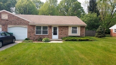 Building Photo - 2112 Charles Dr