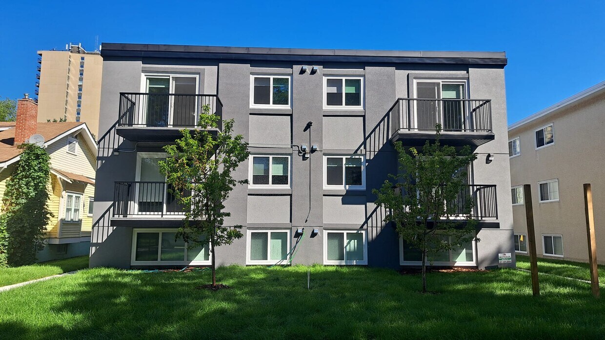 Photo du bâtiment - 9938-88 88 Ave NW