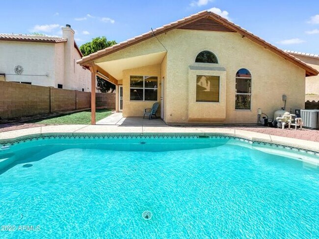 Foto del edificio - Beautiful 3bdrm w/pool in Glendale