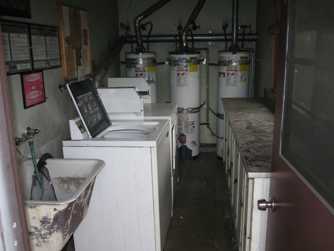 Laundry Room - 515-519 Linwood Ave
