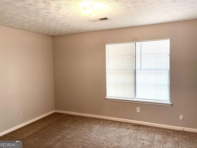 Foto del edificio - 145 Meadowbrook Ct