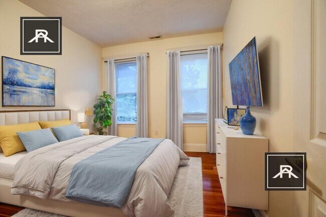 Building Photo - 3 bedroom in Brookline MA 02446