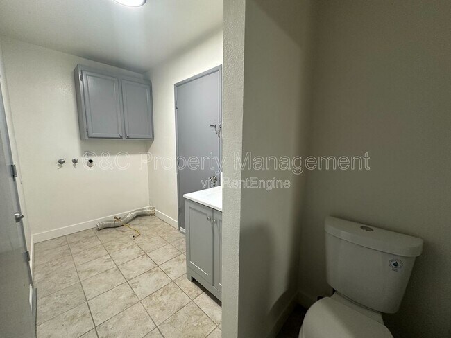 Foto del edificio - 21490 Bear Valley Rd