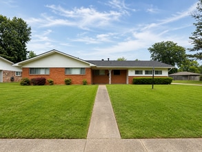 Building Photo - 1833 Ray Ave