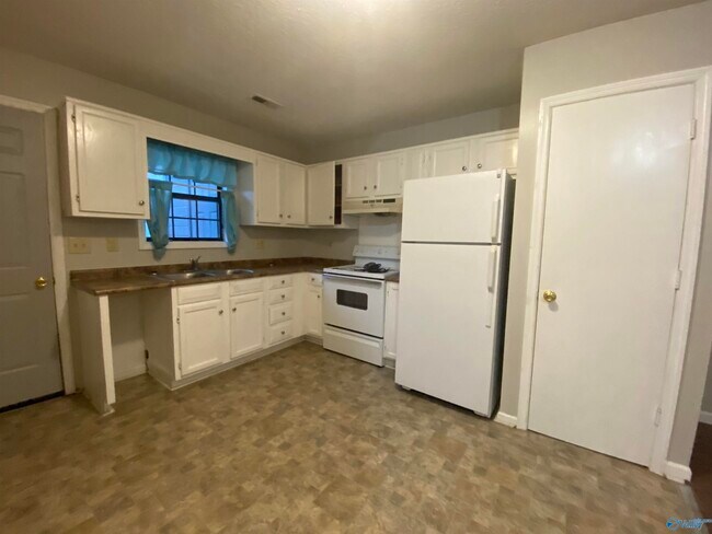 Building Photo - 2915 Wimberly Dr SW