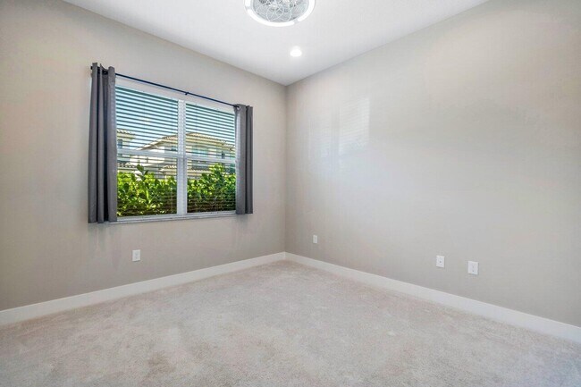 Foto del edificio - 15380 Blue River Rd
