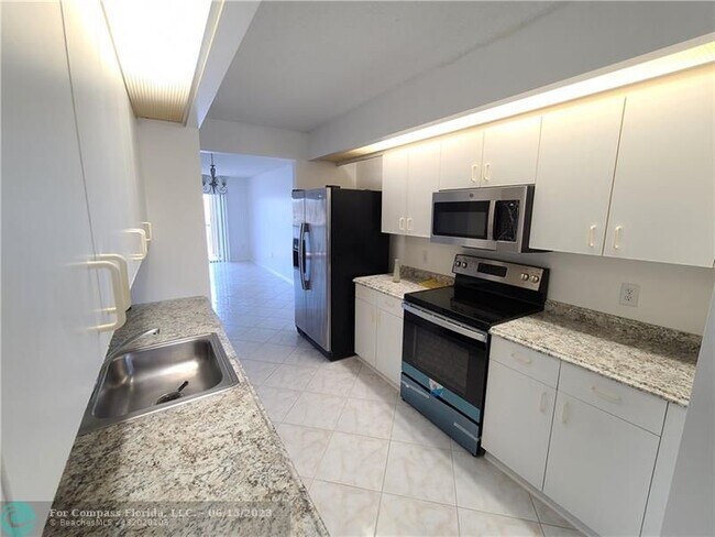 Foto del edificio - 13700 SW 14th St