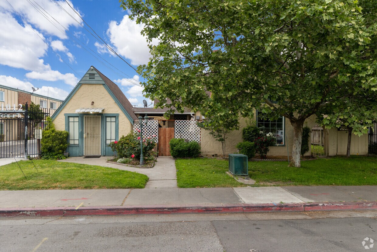 Primary Photo - The Bee Apartments