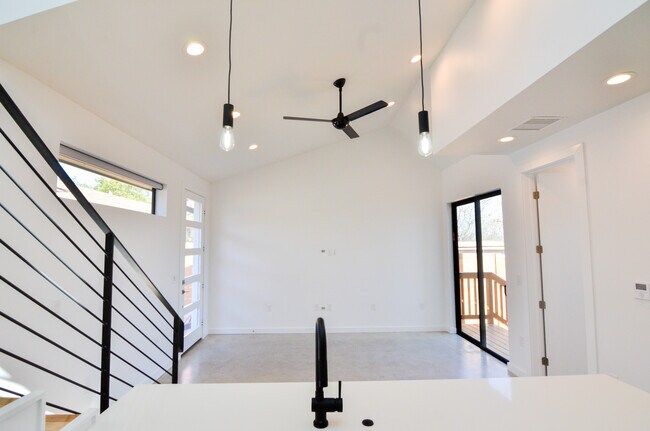 Foto del edificio - 1111 Lawson Ln