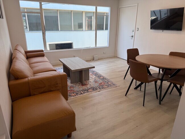 Foto del edificio - 478 S San Vicente Blvd