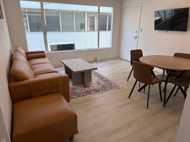 Building Photo - 478 S San Vicente Blvd