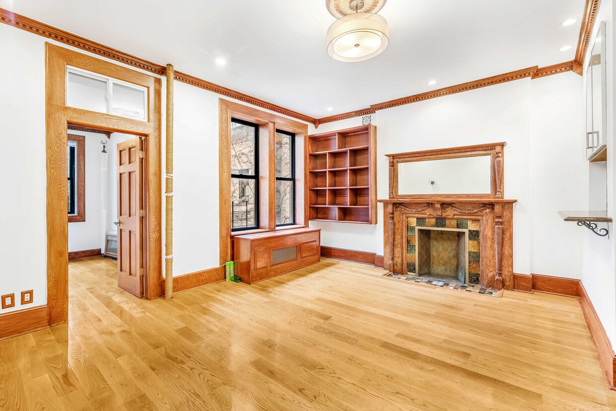 Primary Photo - 50 W 91st St