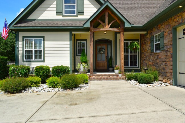 Building Photo - 635 MORRIS