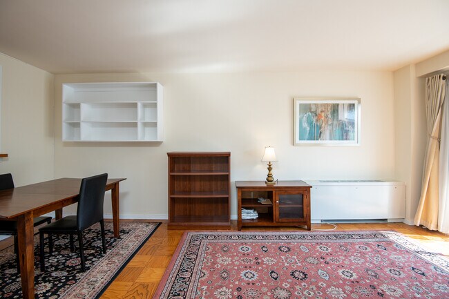 Foto del edificio - 730 24th St NW