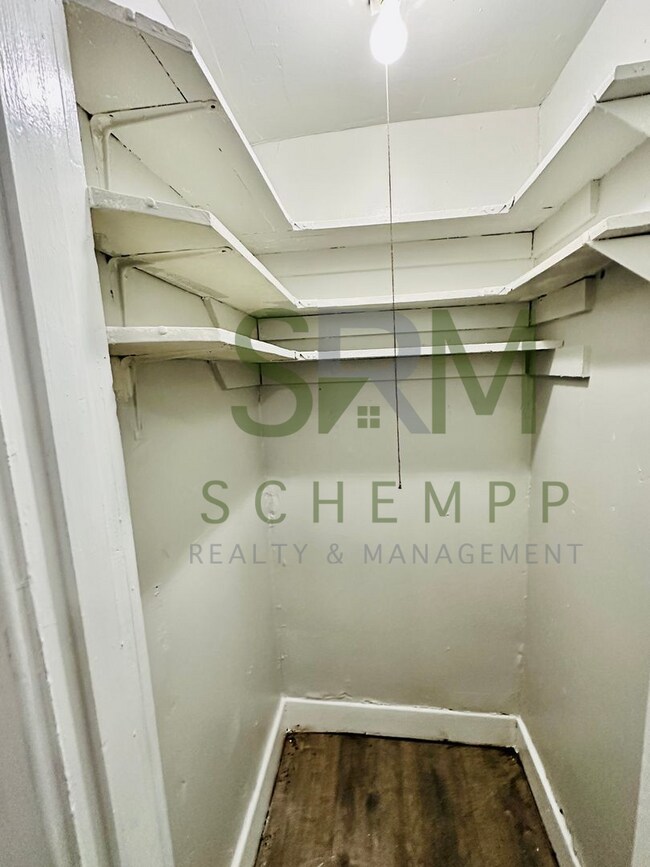 Foto del edificio - Updated Three Bedroom close to Churchill Downs-Section 8 accepted