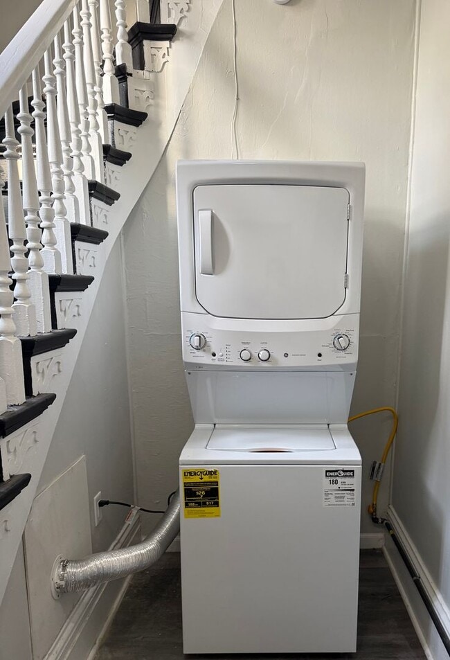 Building Photo - 912 N 10th St