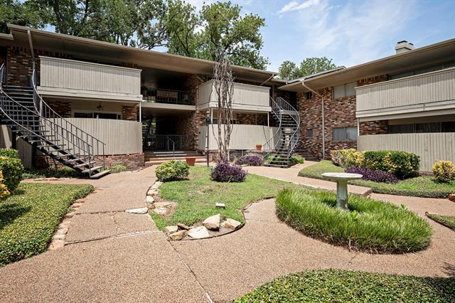 Foto principal - 7832 Royal Ln