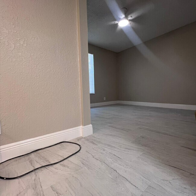 Foto del edificio - 4230 NW 21st St
