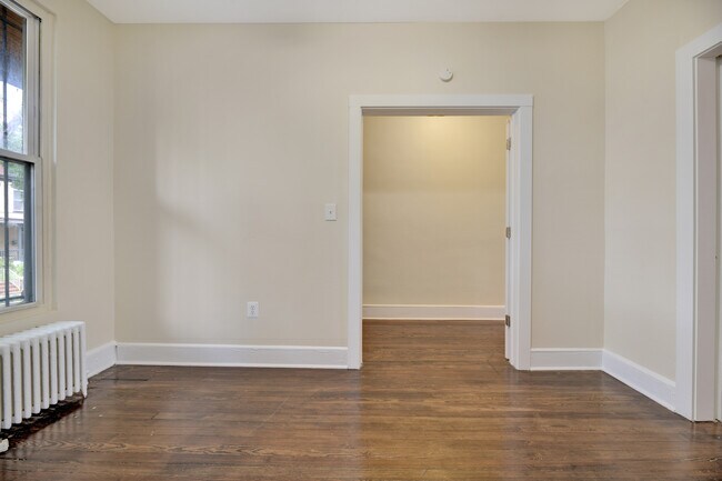 Foto del edificio - 618 Columbia Rd NW