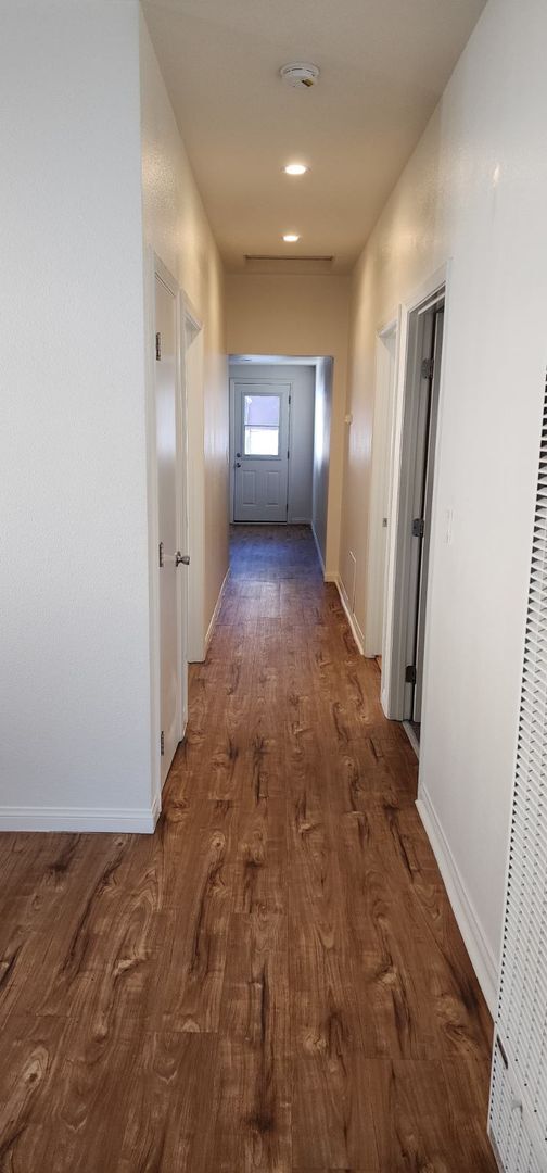 Building Photo - 507