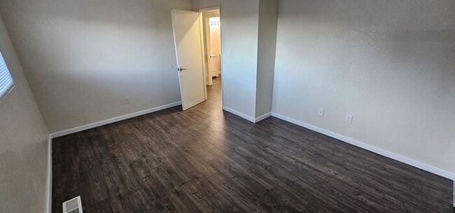 Building Photo - 2 bedroom 1.5 bath TownHome For Rent, North Reno