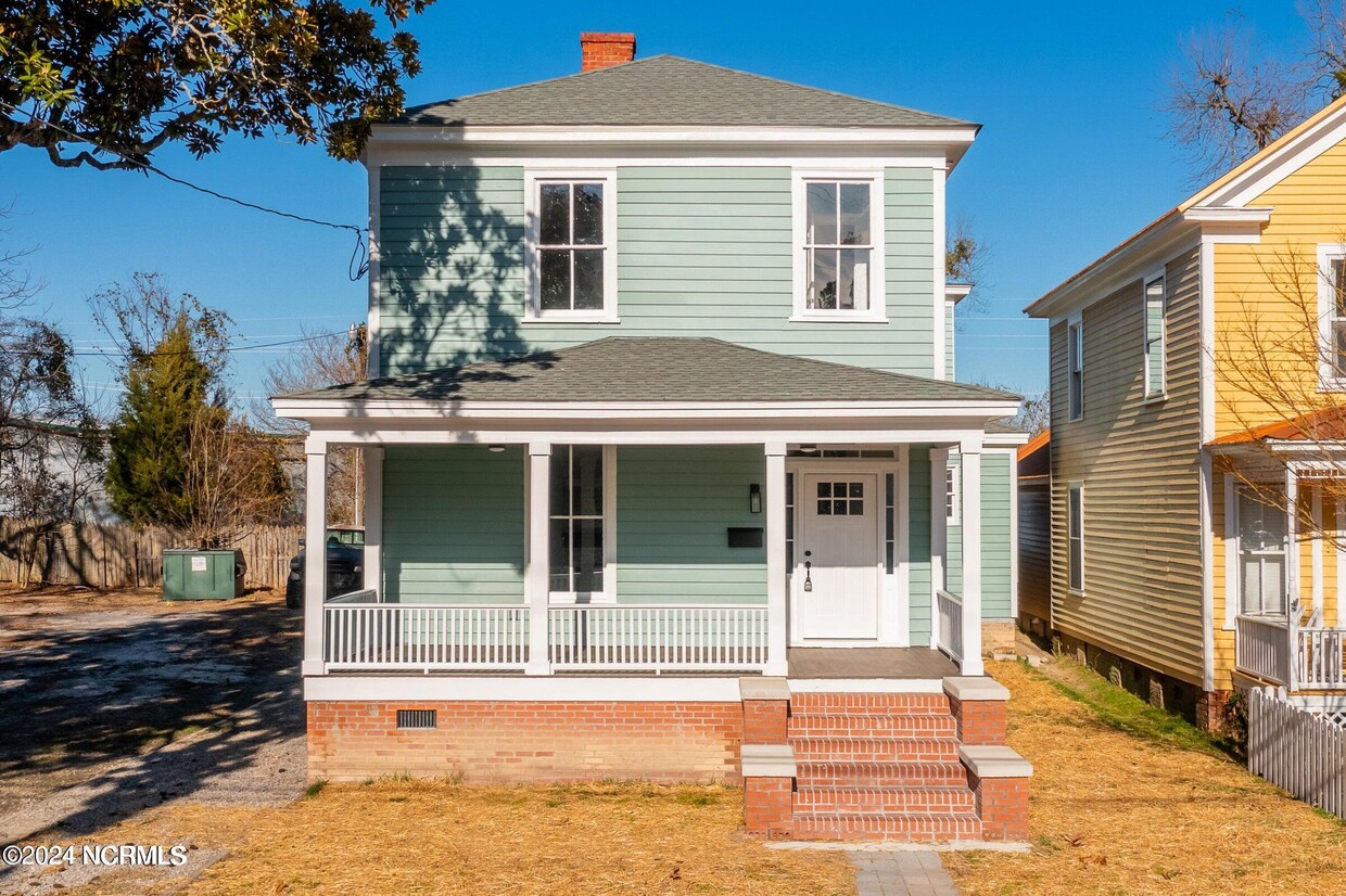 Primary Photo - 756 W 2nd St