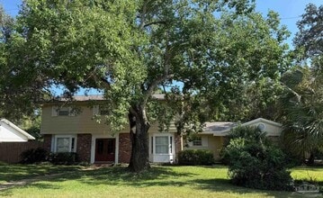 Building Photo - 905 Poinciana Dr