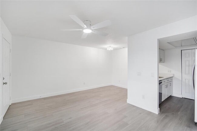 Foto del edificio - 4928 W Gandy Blvd