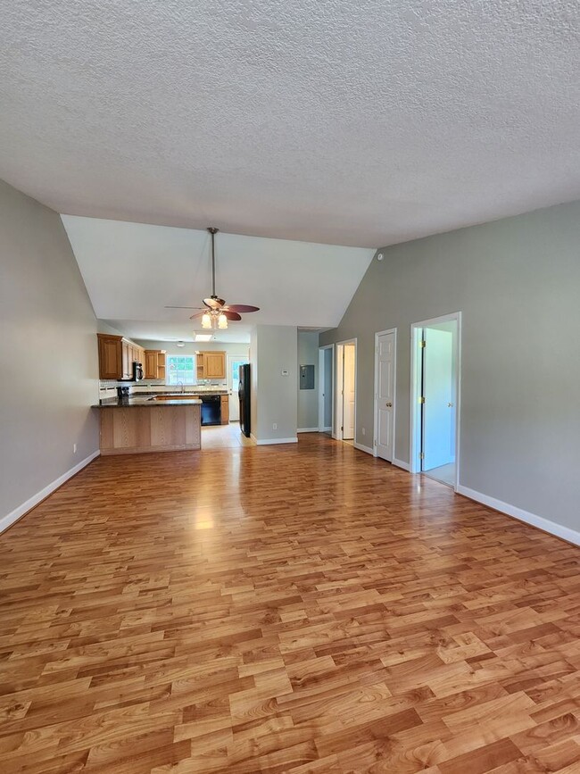 Foto del edificio - Black Mountain Townhome