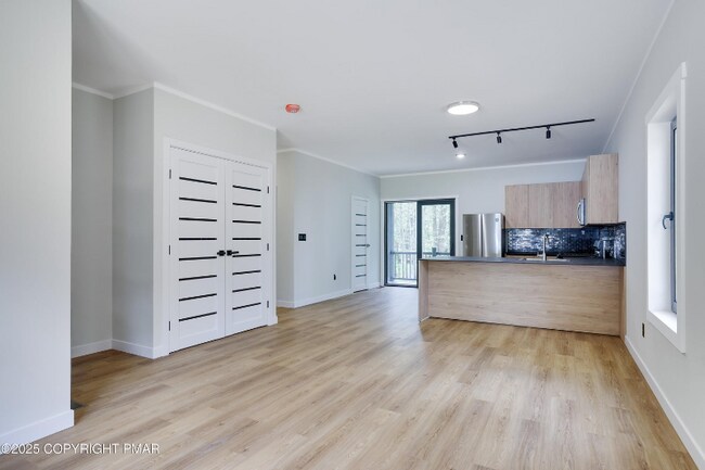 Building Photo - 1540 Lake Ln