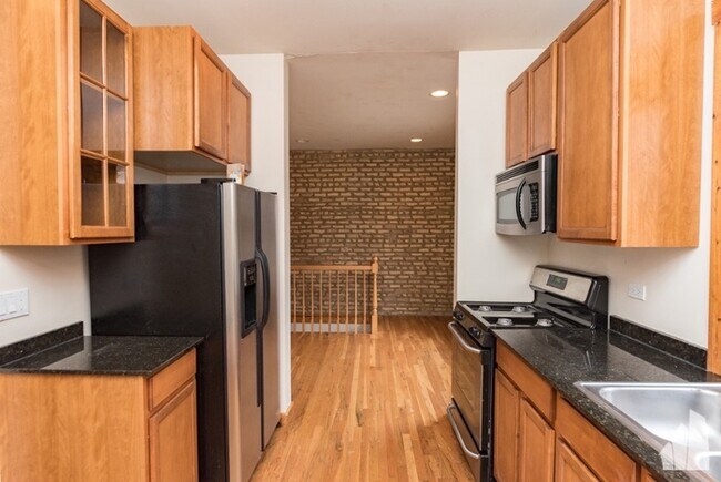 Building Photo - 6677 N Oliphant Ave
