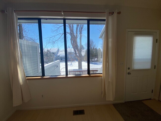 Foto del edificio - Beautiful 2B/2B Louisville Townhome