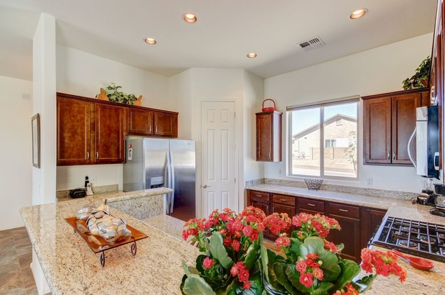 Building Photo - Furnished in Granville