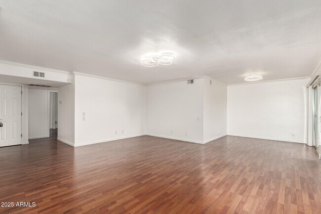 Foto del edificio - 6767 N 7th St