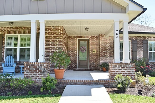 Building Photo - 205 Oaktree Blvd