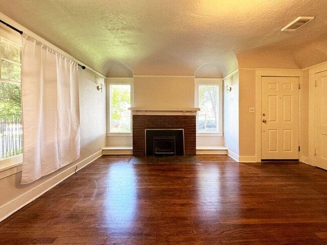 Building Photo - 1100 W 4th Ave