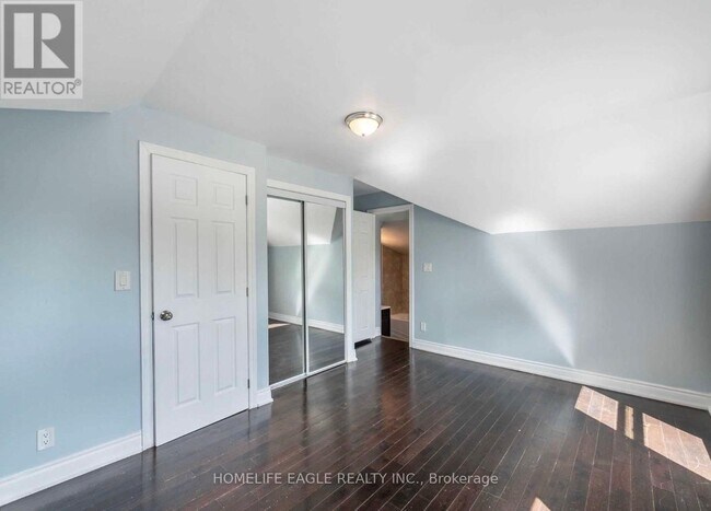 Photo du bâtiment - 87 Simcoe Rd