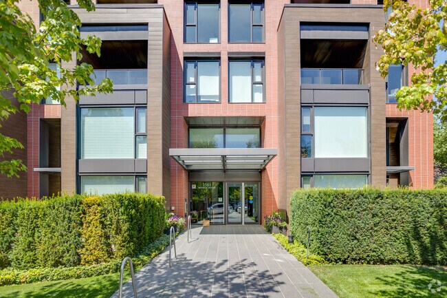 Photo du bâtiment - Shannon Mews & Apartments Phase II