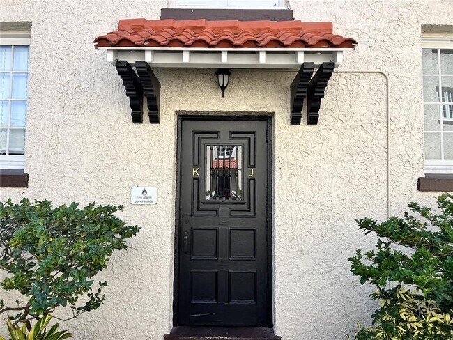 Building Photo - 2117 W Dekle Ave