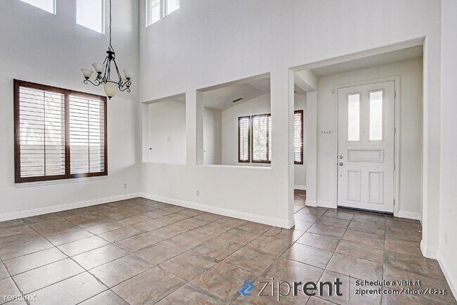 Building Photo - 4 br, 3.5 bath House - 1006 Calle De Los A...