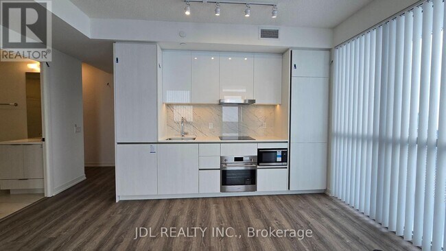 Building Photo - 8 Interchange Wy