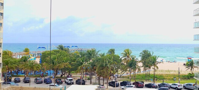Foto del edificio - 111 N Pompano Beach Blvd