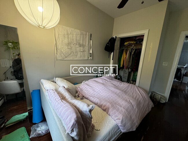 Building Photo - 717 Parker St